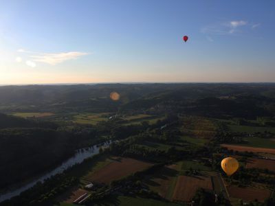 Camping Dordogne | La Peyrugue - Camping 3 étoiles | Périgord Noir | vue du ciel